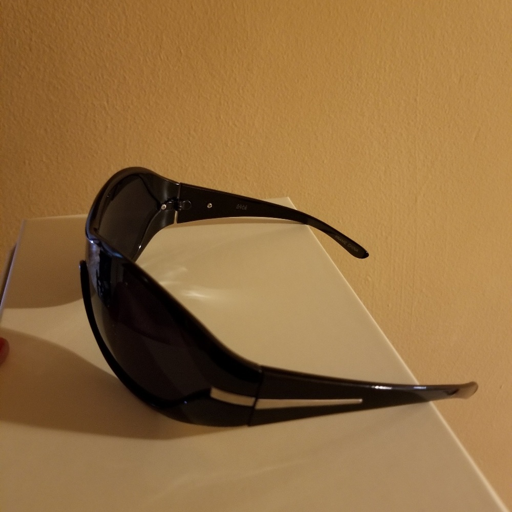 Sunglasses - Picture 4 of 4